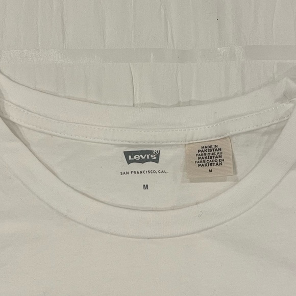 Levi’s size small white tee - Picture 3 of 3